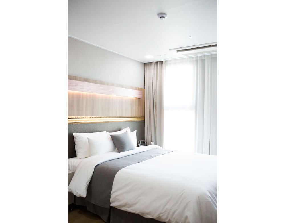 Deluxe King Room photo 3
