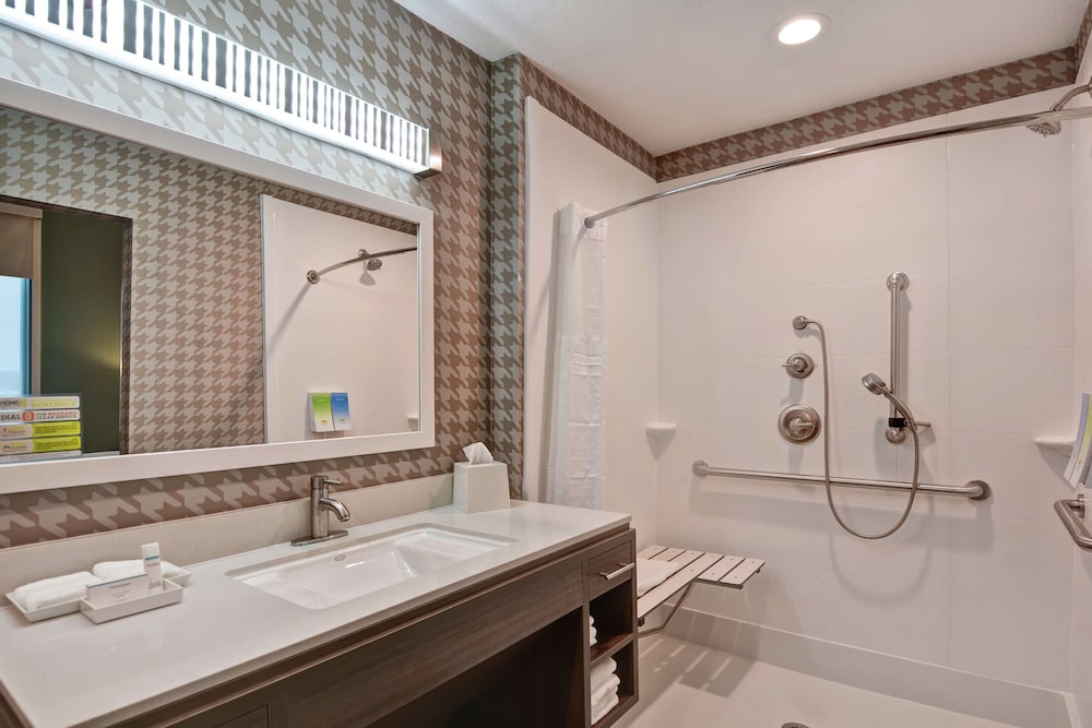 Studio, 2 Queen Beds, Accessible (Roll-In Shower) photo 1