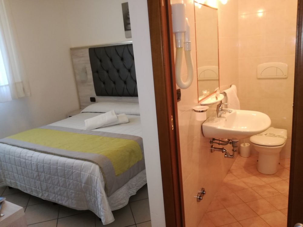 Double Room Single Use photo 3