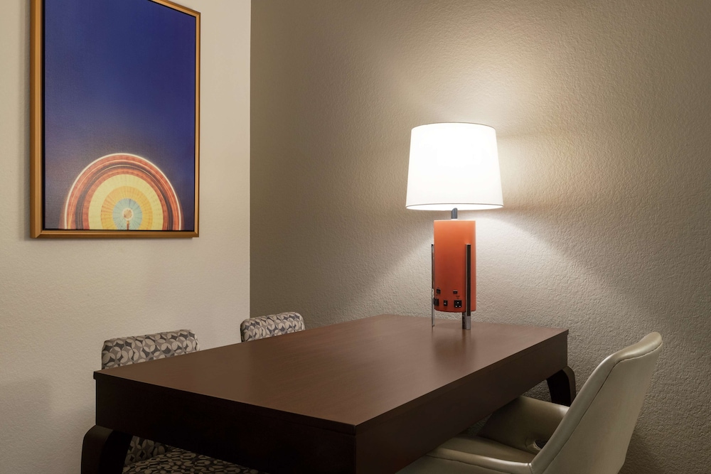 Premium Suite, 1 King Bed with Sofa bed, Accessible, Non Smoking (Roll-in Shower) - Photo 6