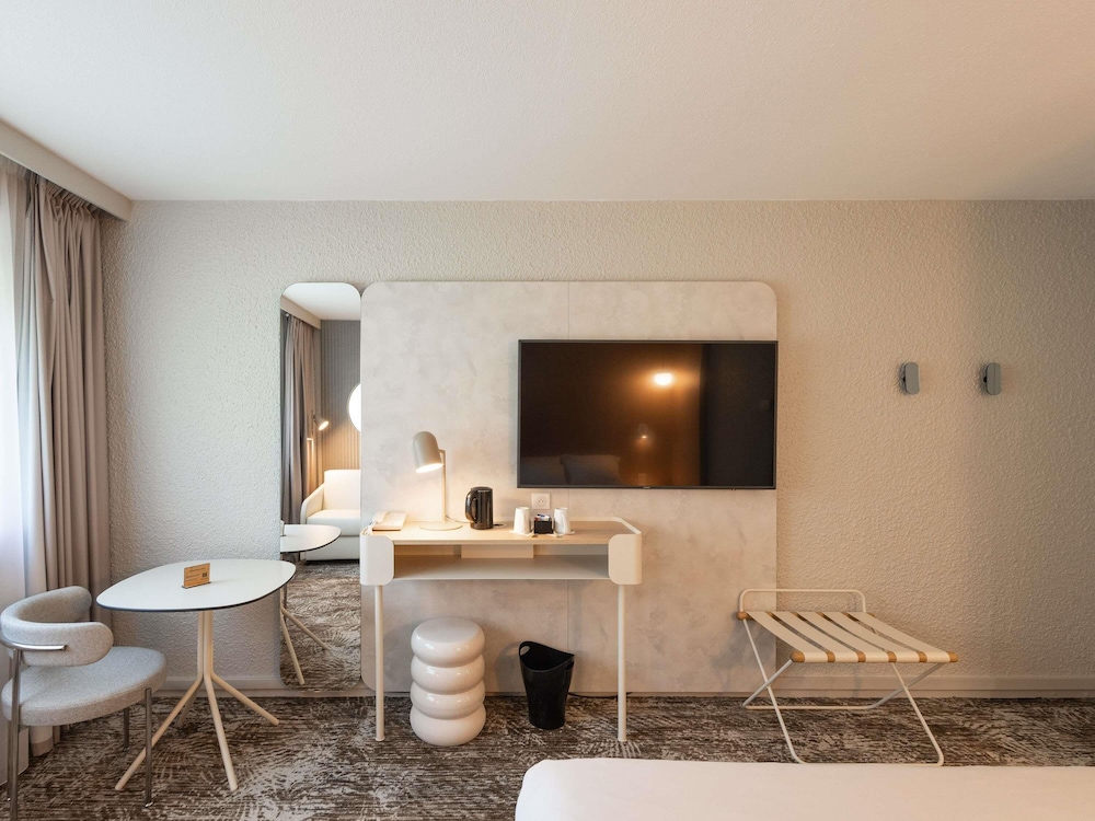 Executive Room, 1 Double Bed with Sofa bed - Photo 8