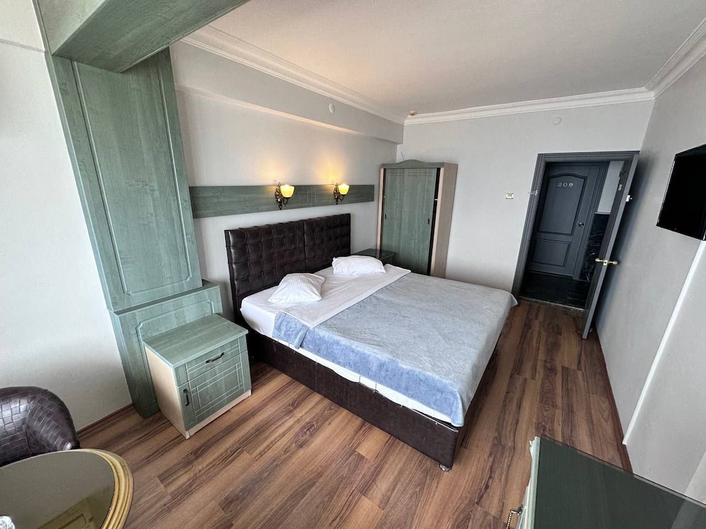 Standard Room, 1 Queen Bed, Mountain View photo 3