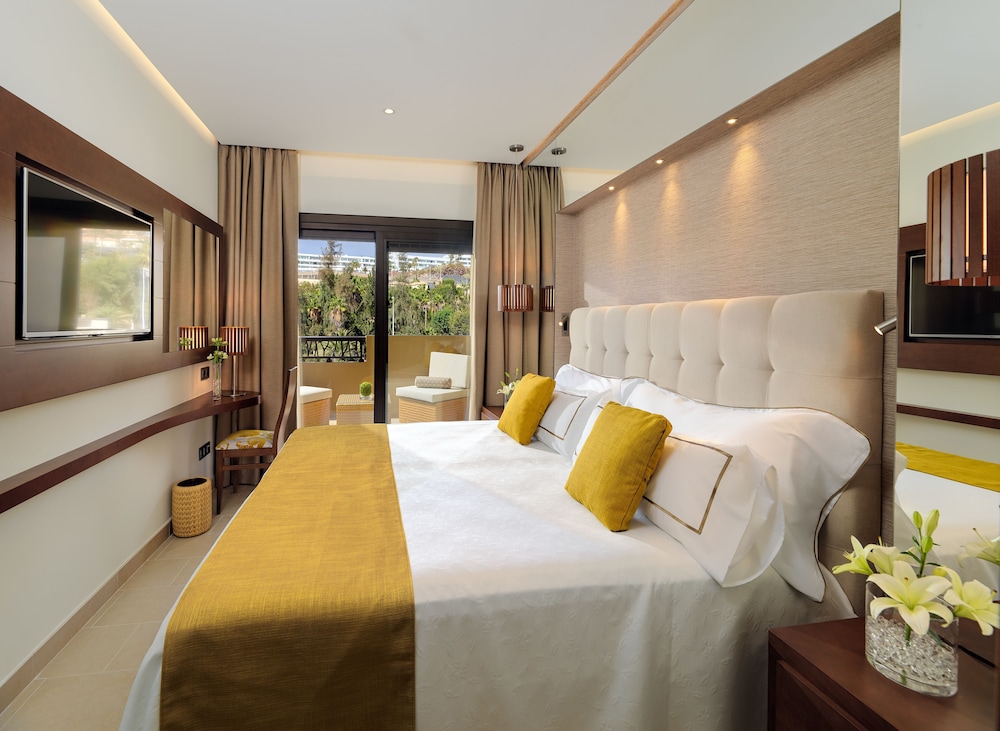 Premium Suite (3 adults and 1 child)