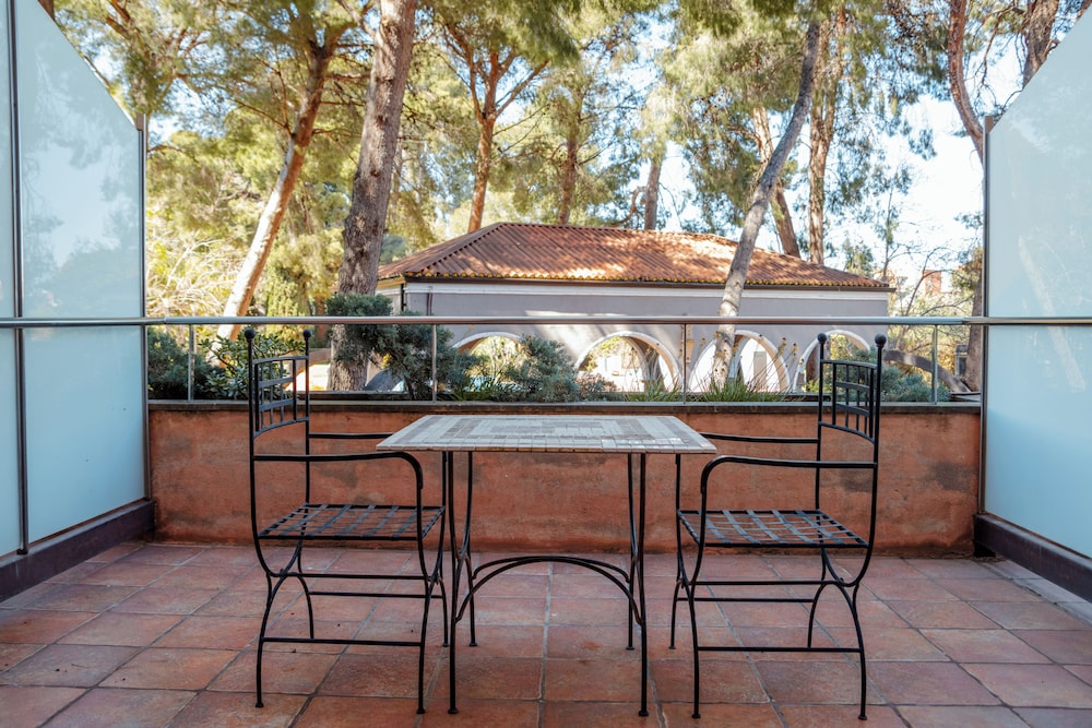 Deluxe Double or Twin Room, Balcony - Photo 2