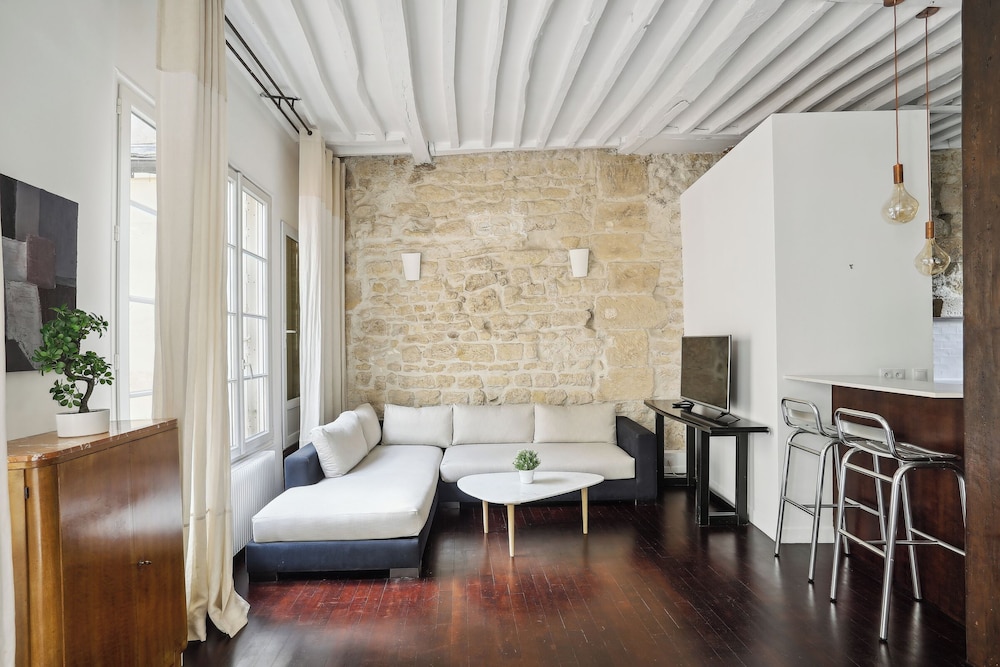 City Apartment, 2 Bedrooms, Non Smoking, Courtyard View