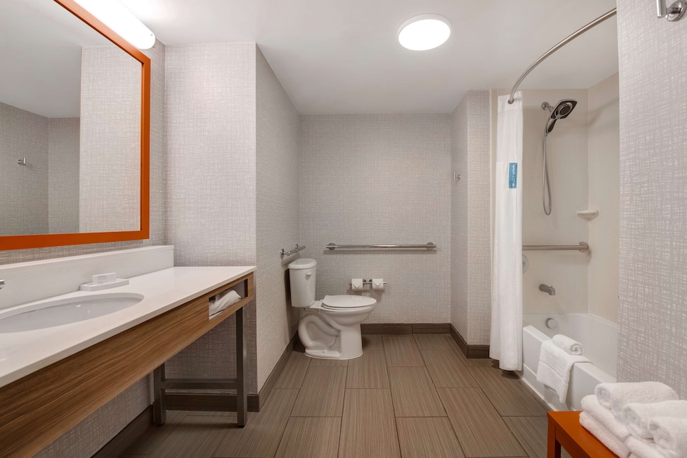 Room, 1 King Bed, Accessible - Photo 12