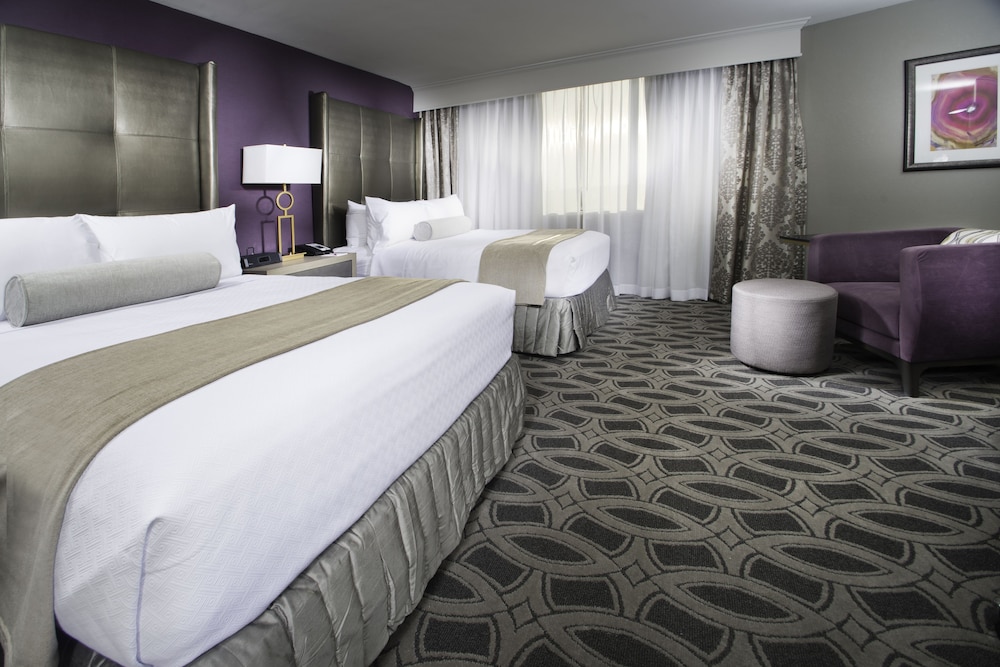 Junior Suite, 1 Double Bed, Accessible (Mobility, Accessible Tub) photo 2