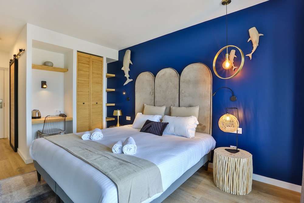 Double Room, 1 King Bed, Sea View (sans balcon) - Photo 2