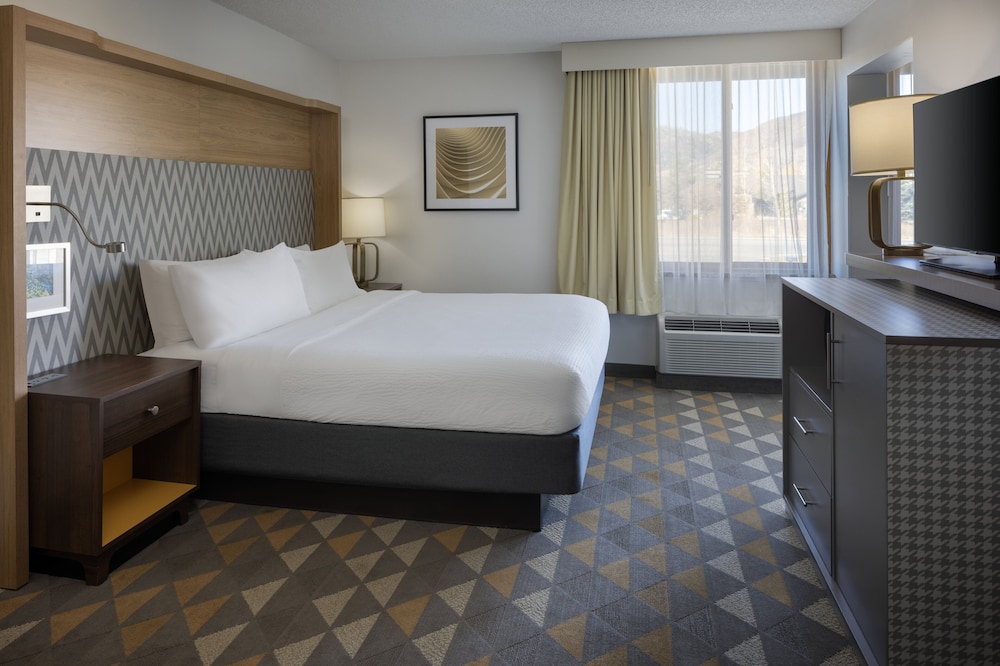 Suite, 1 King Bed (Additional Living Area) - Photo 4