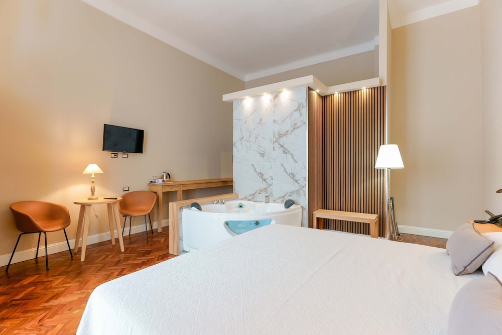 Deluxe Room with Private Spa - Photo 5