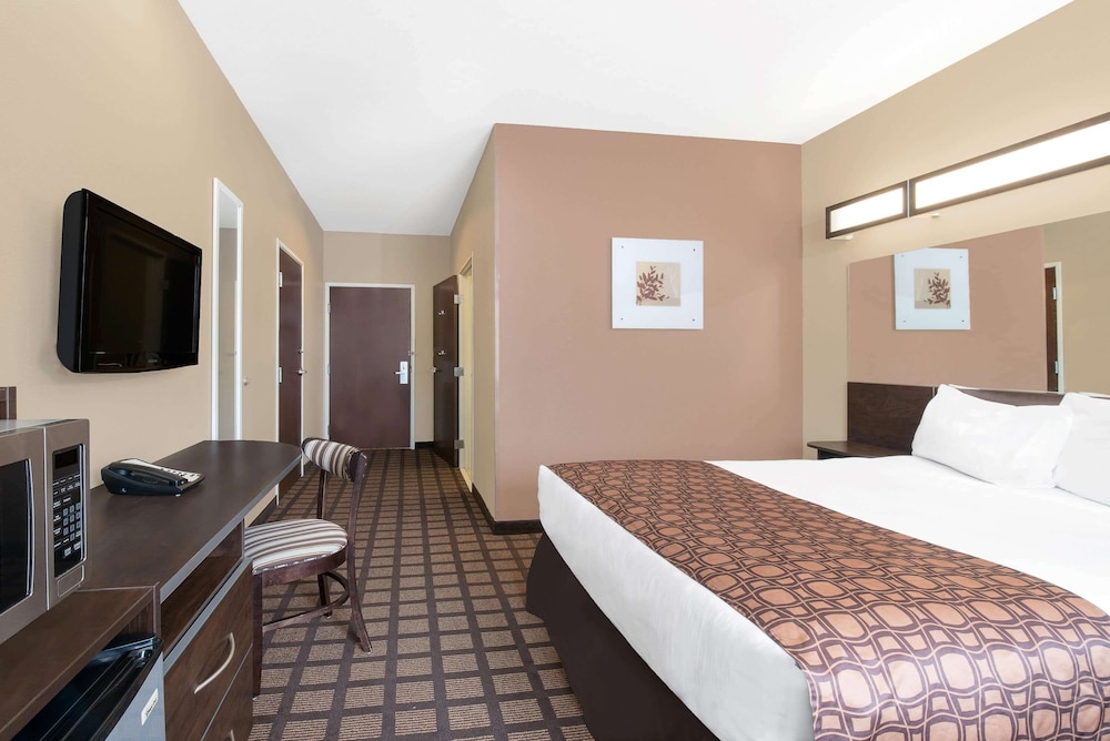Room, 1 Queen Bed, Accessible, Non Smoking - Photo 1