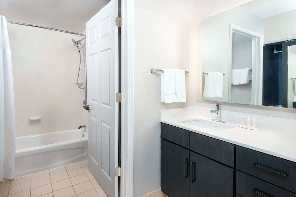Suite, 1 Bedroom - Photo 7