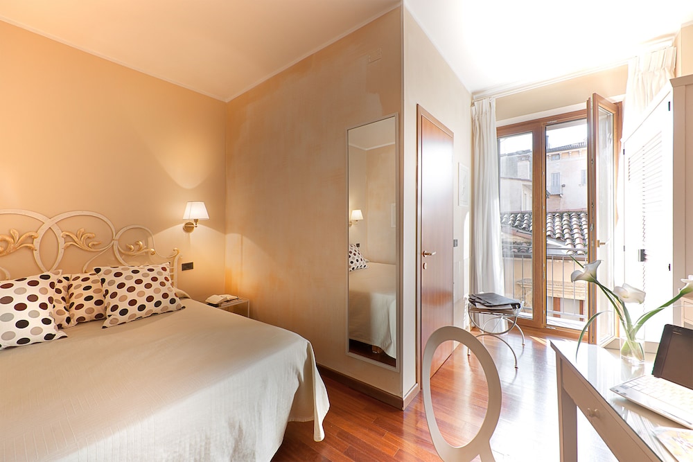Standard Double or Twin Room - Photo 3