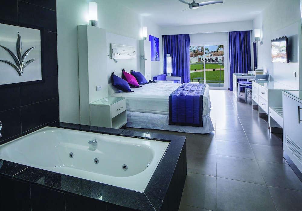 Junior Suite, Ocean View (Superior, U) - Photo 1