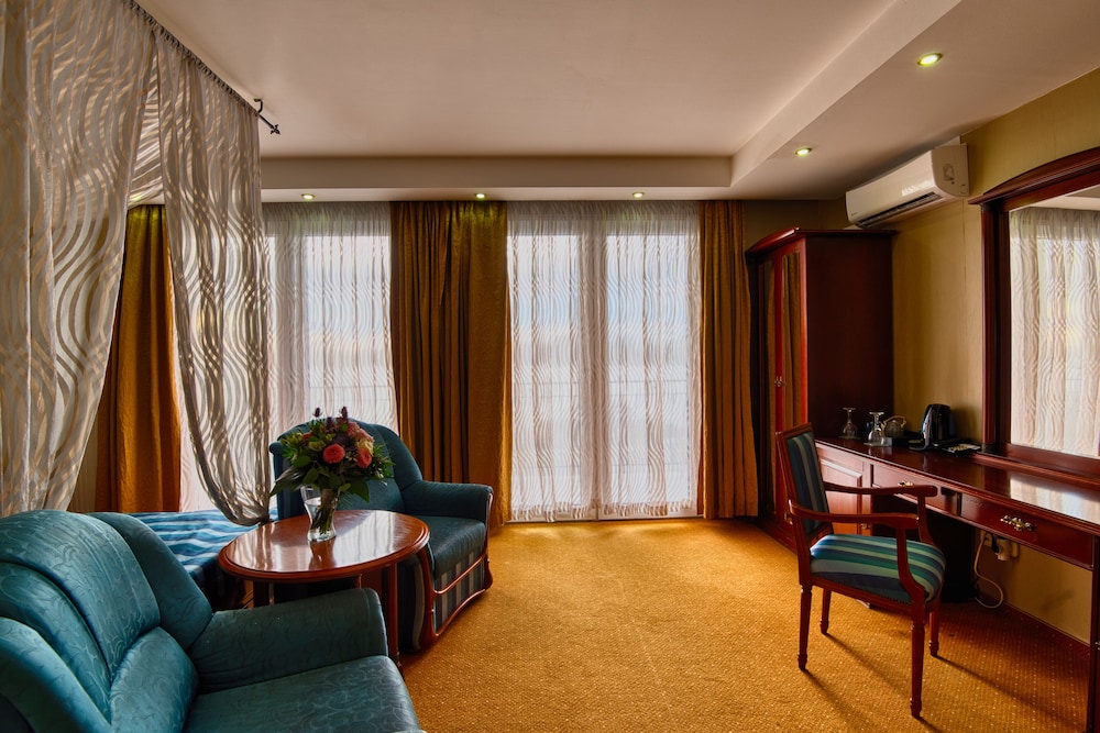 Honeymoon Room photo 3