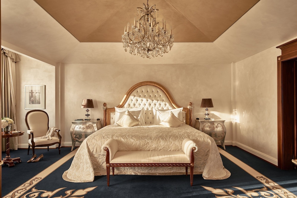 Royal Suite photo 1