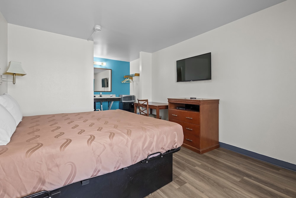 Room, 1 King Bed, Non Smoking
