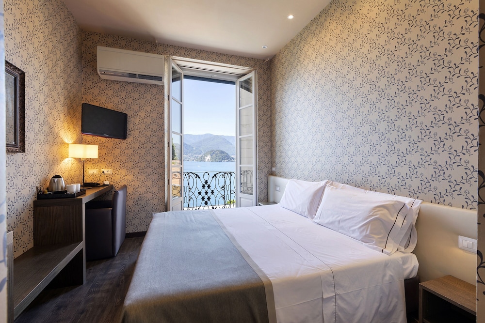Deluxe Double Room, Lake View - Photo 1