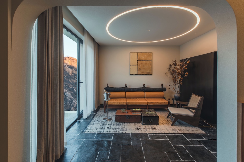 Signature Suite, Hill View photo 1