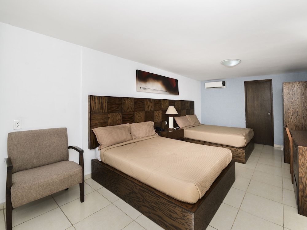 Standard Room, 2 Double Beds photo 2