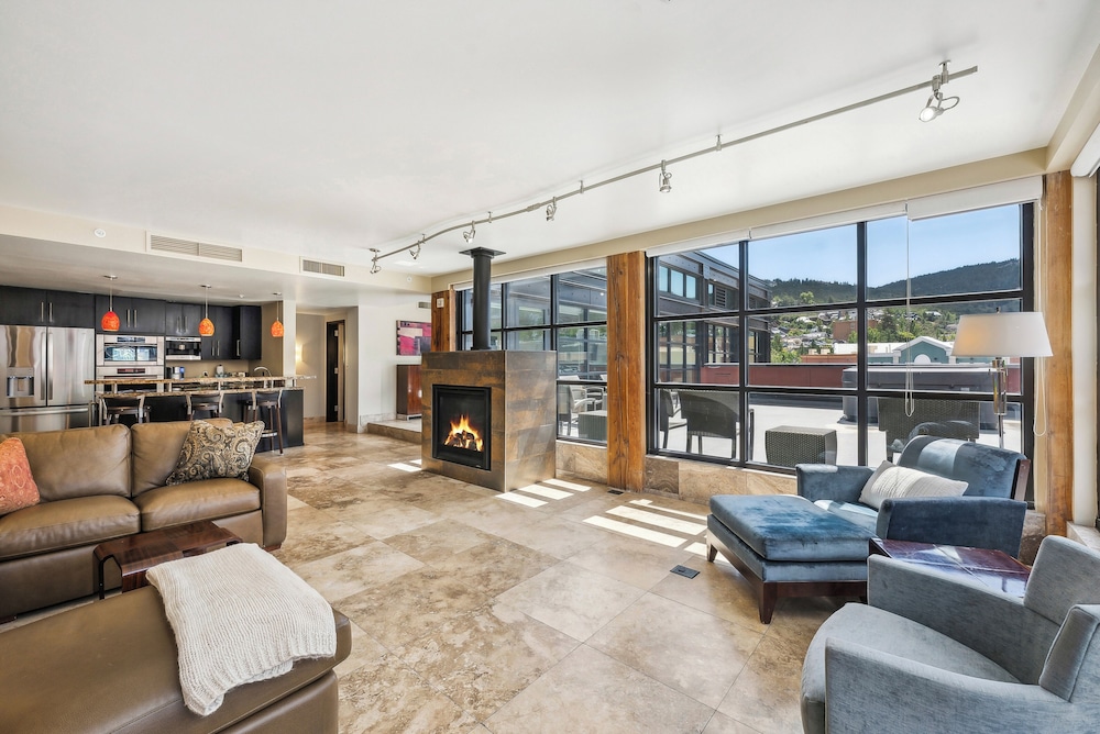 The Penthouse photo 2