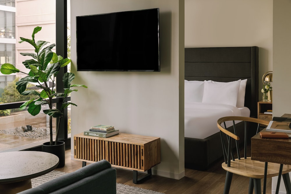 Studio, 1 Queen Bed, Courtyard View
