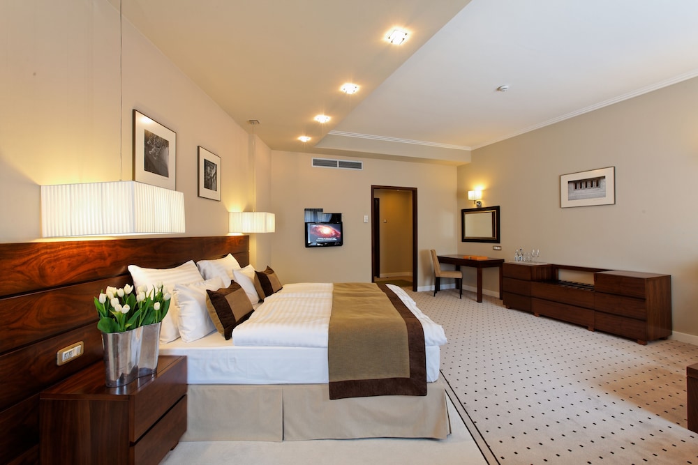 Superior Room, 1 King Bed - Photo 1