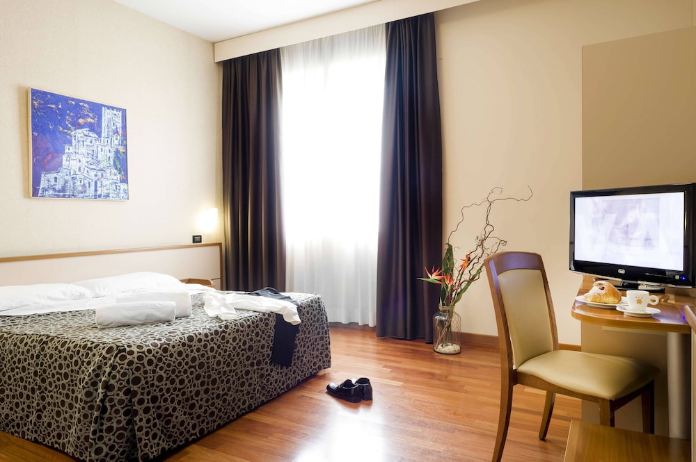 Standard Double Room Single Use - Photo 1