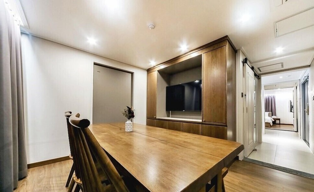 Luxury Suite - Photo 14