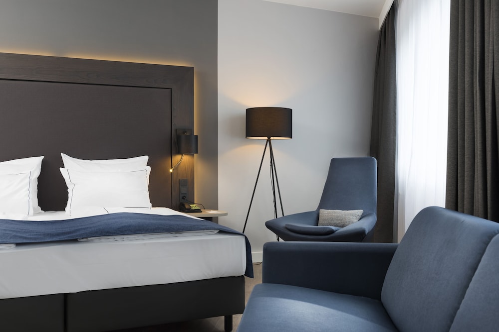 Standard Room, Multiple Beds photo 2
