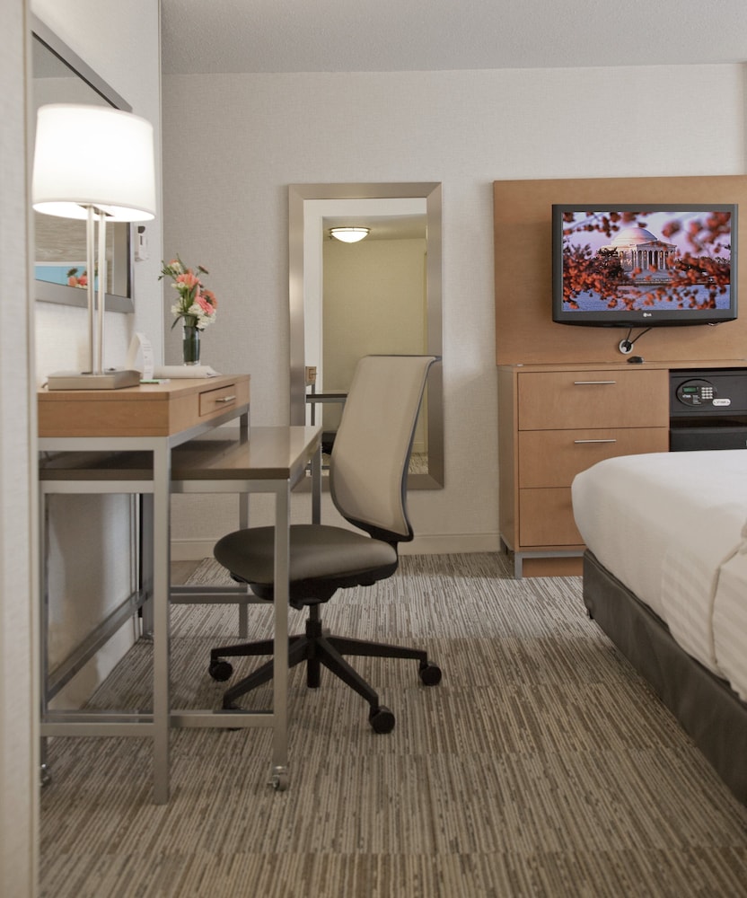 Standard Room, 1 King Bed - Photo 7