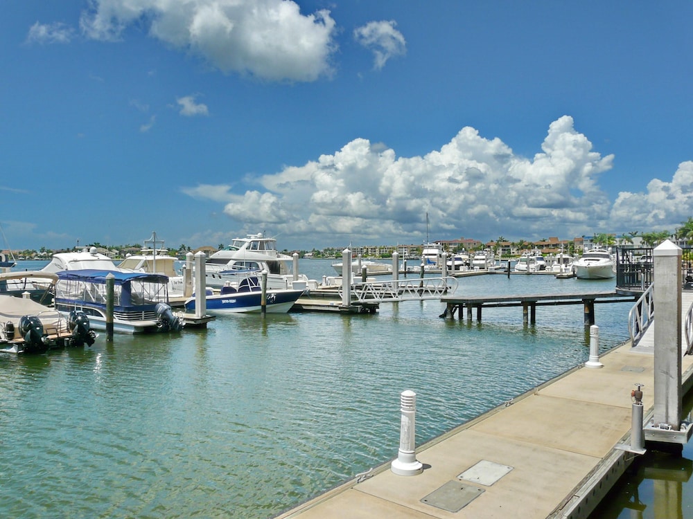 Condo, Multiple Beds (Coastal style condo with pool, spa an)