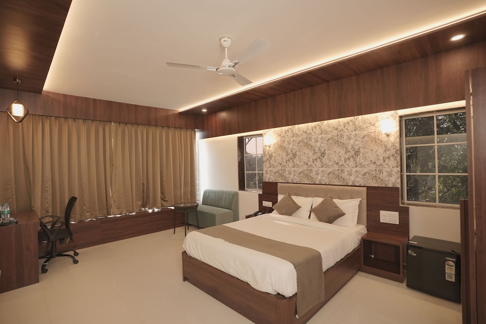 Executive Room, City View