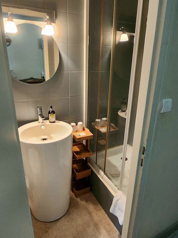 Economy Double Room photo 2