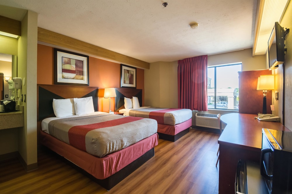 Standard Room, 2 Double Beds, Non Smoking - Photo 1