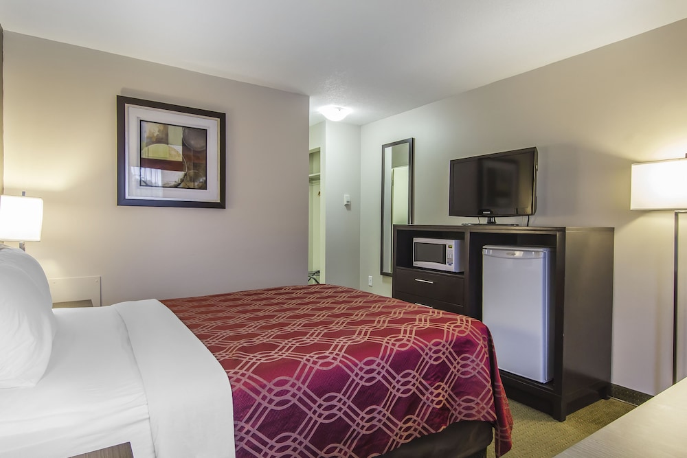 Standard Room, 1 Queen Bed, Non Smoking - Photo 2