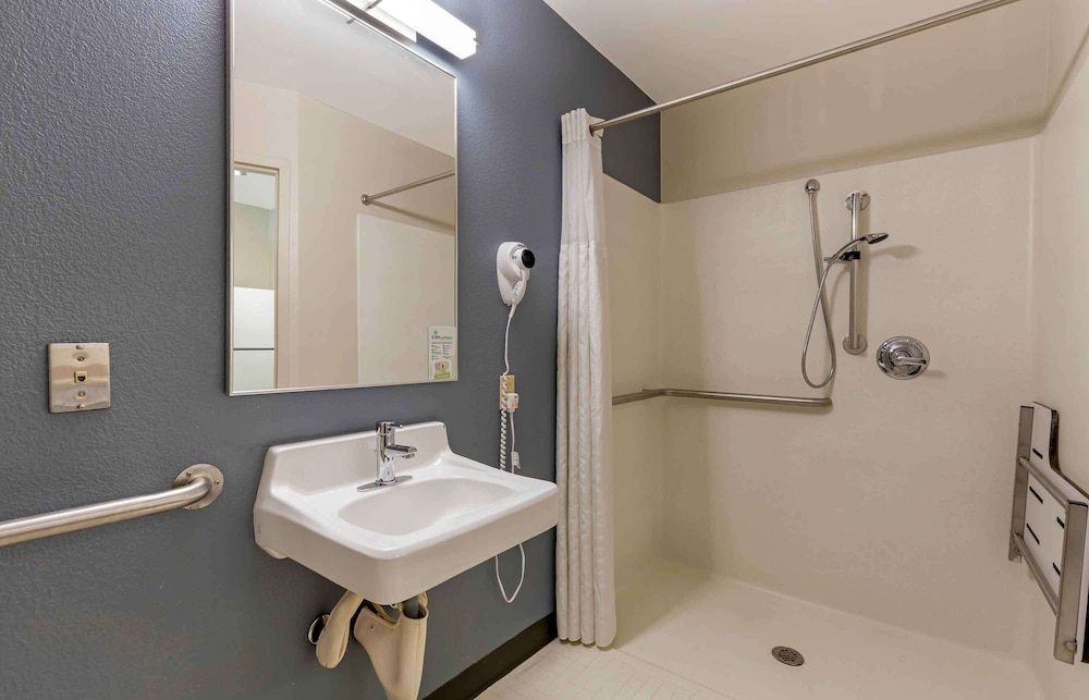 Studio, 1 Queen Bed, Accessible, Non Smoking - Photo 6