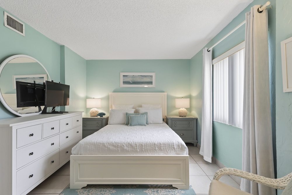 Aquamarine Suite 201