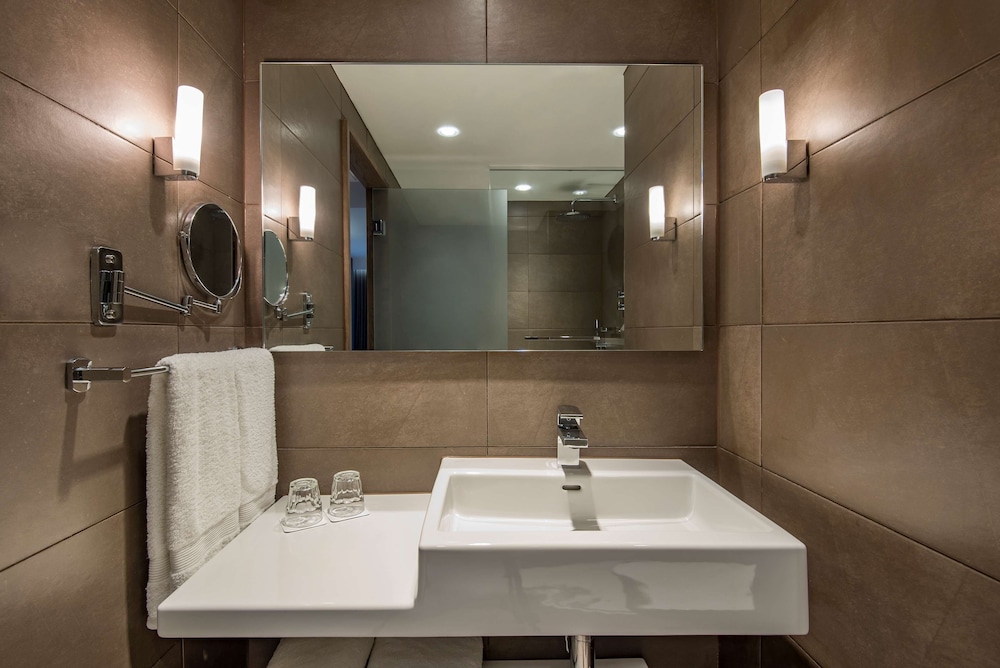 Executive Room - Photo 10