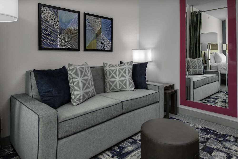 Suite, 2 Queen Beds, Accessible (Mobility & Hearing, Roll-In Shower) - Photo 2