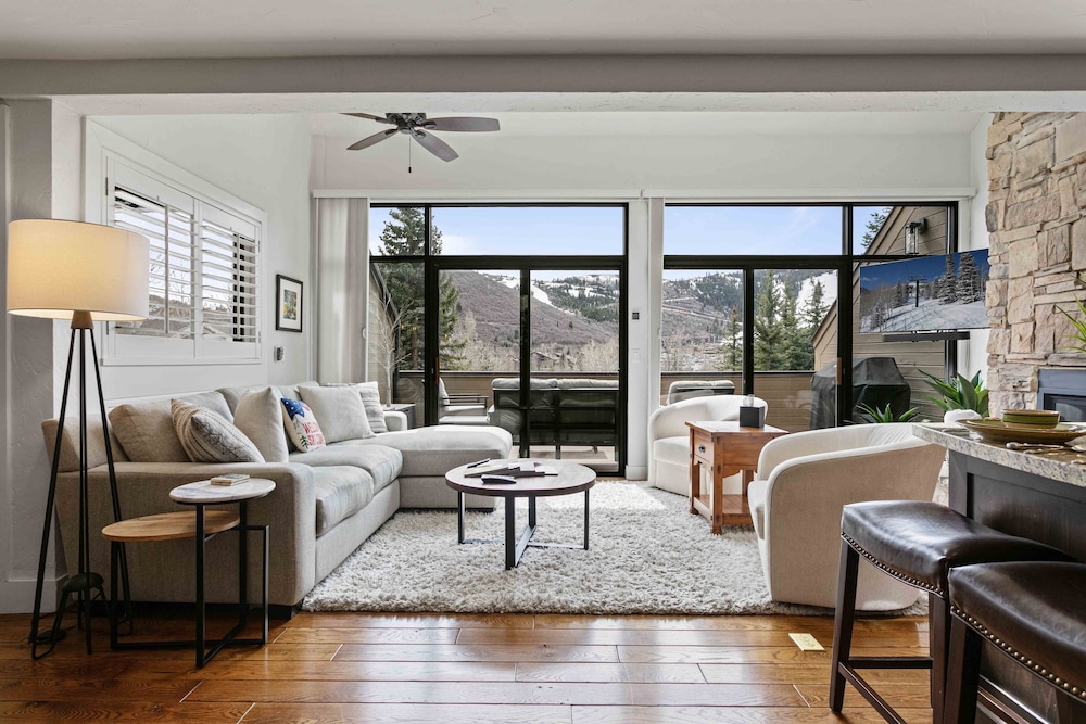 Condo, 3 Bedrooms