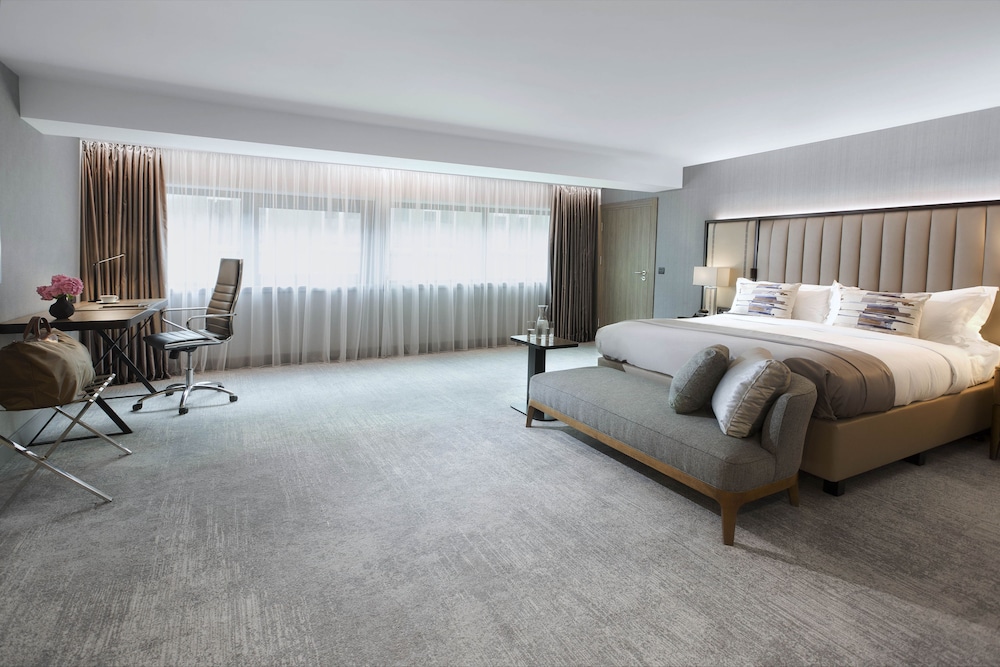 Classic Room, 1 King Bed, Accessible Bathtub - Photo 2