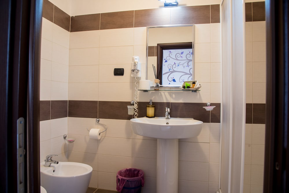 Triple Room, 1 Bedroom, Balcony photo 2