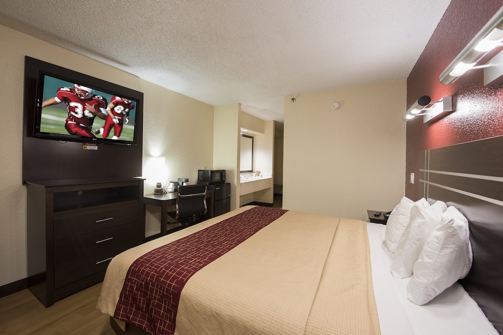 Standard Room, 1 King Bed, Non Smoking - Photo 1