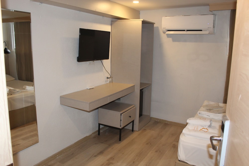 Economy Double Room (Basement) photo 3