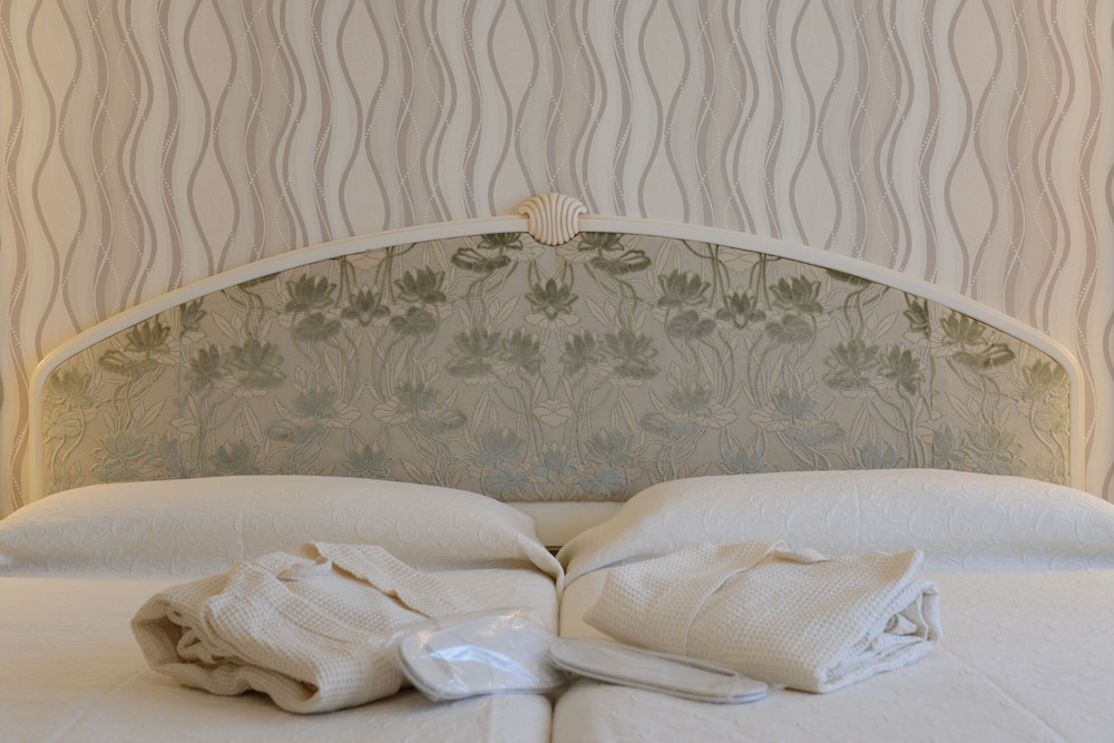 Superior Room, Lake View - Photo 1