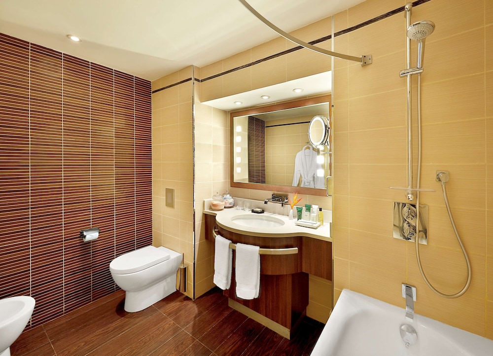 Executive Room, 1 King Bed (Deluxe) - Photo 6