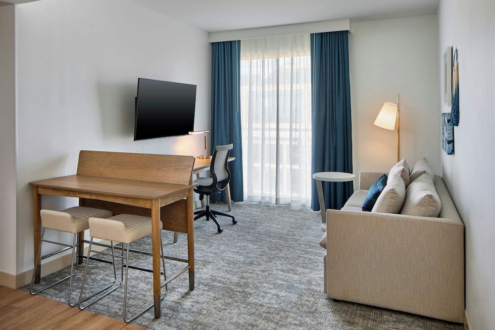 Suite, 1 Bedroom - Photo 1