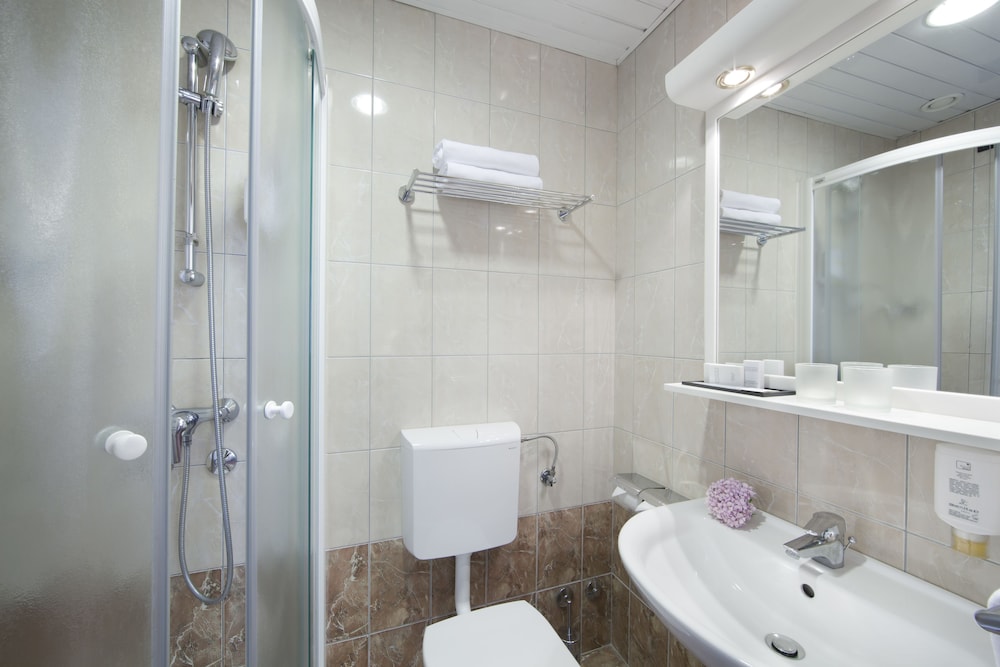 Double Room - Photo 3