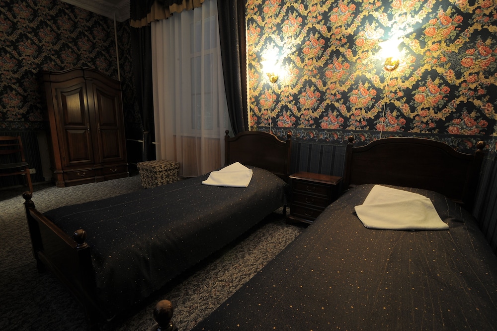 Standard Room, 2 Twin Beds, Private Bathroom